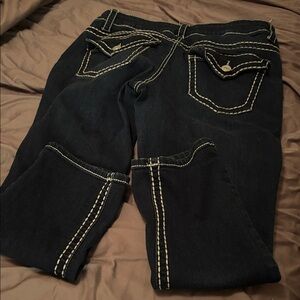 Stylish Dark Blue Cropped Jeans with Contrast Stitching